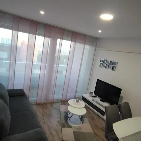 Nirvana Apartment *