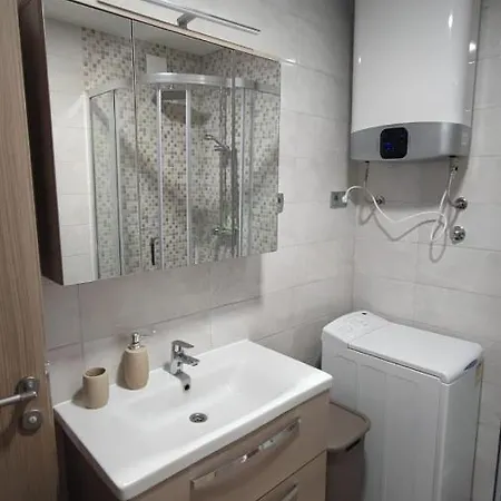 Nirvana Apartment *